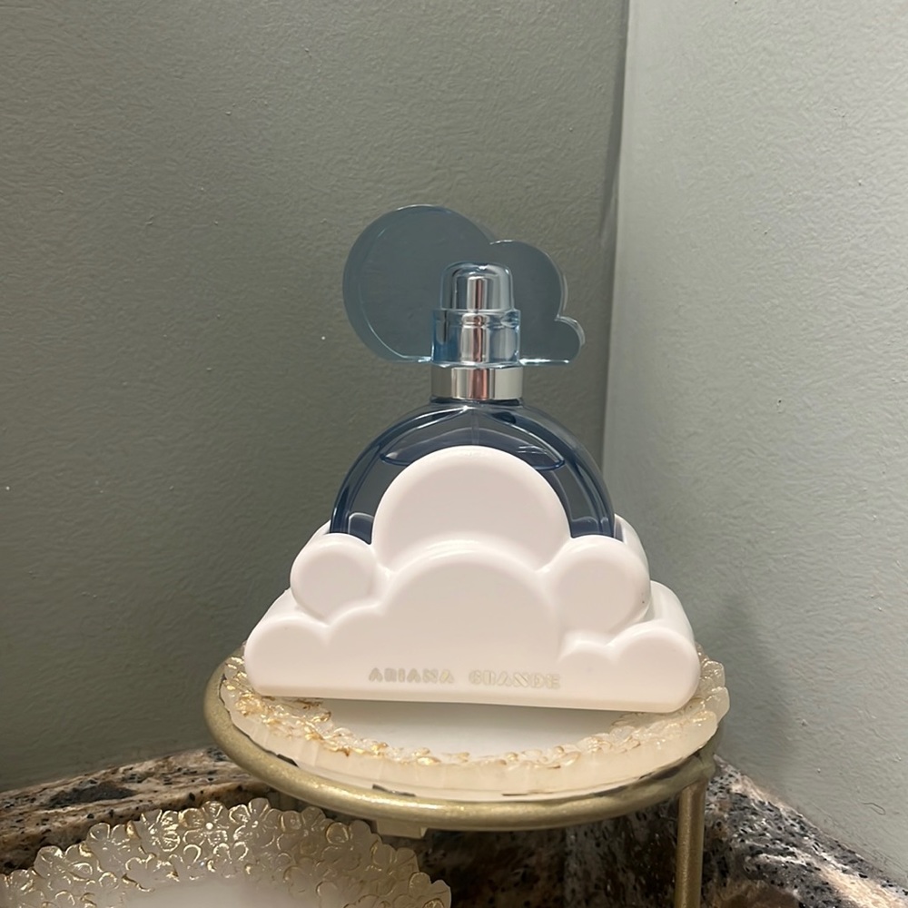 Ariana Grande Cloud Perfume